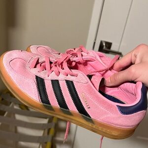 Adidas woman Sneakers in Pink with Black Stripes